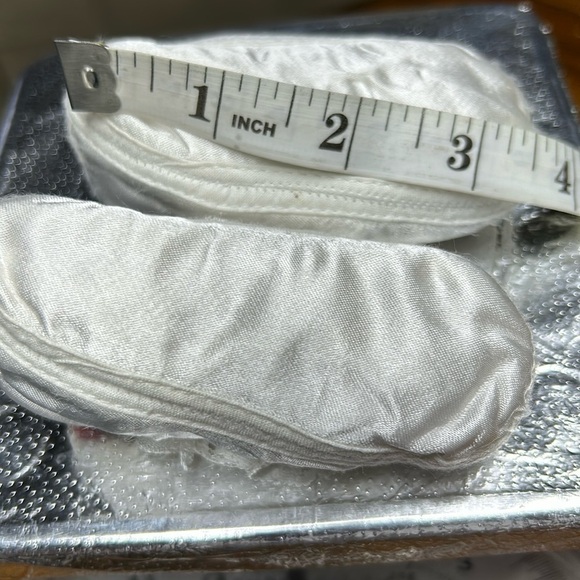 Christening booties satin & lace with ribbon ties infant size vintage 36 years - Picture 3 of 11